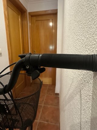 Bicicleta Plegable Blanca con Cesta