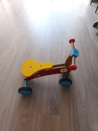 Bicicleta de madera para bebé