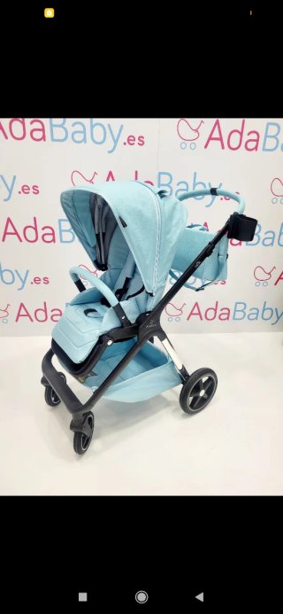 Carro de bebé azul