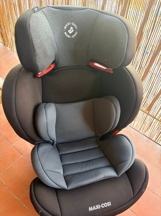 Silla Maxi-Cosi con respaldo e Isofix