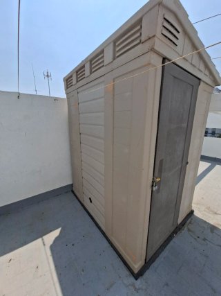 Caseta Beige y marron Exterior de PVC para Jardín.