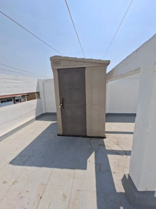 Caseta Beige y marron Exterior de PVC para Jardín.