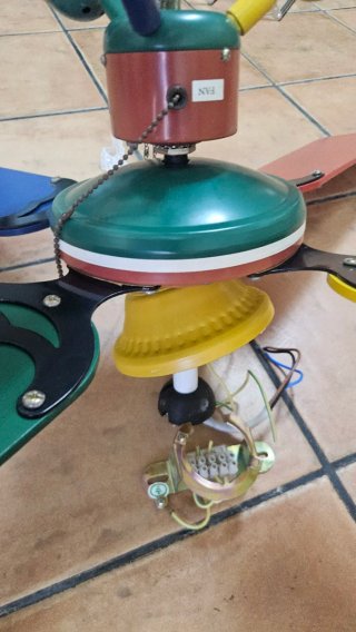 Ventilador de techo multicolor
