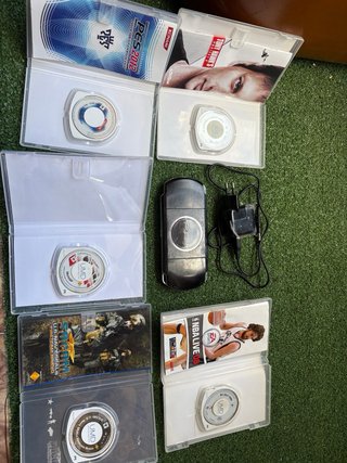 Console PSP Nera + 5 Giochi