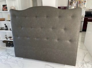 Cama 150x190 cm con cabecero polipiel y colchón