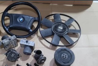 Lote BMW 530d: Volante y Componentes