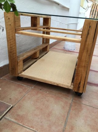 Tavolo in legno e vetro per terrazzo
