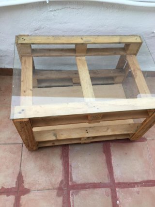 Tavolo in legno e vetro per terrazzo