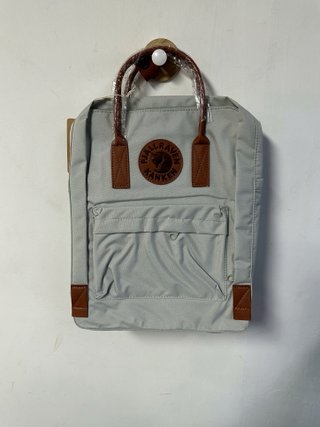 Mochila Fjallraven Kanken Gris y Marrón