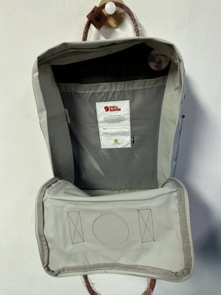 Mochila Fjallraven Kanken Gris y Marrón