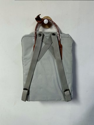Mochila Fjallraven Kanken Gris y Marrón