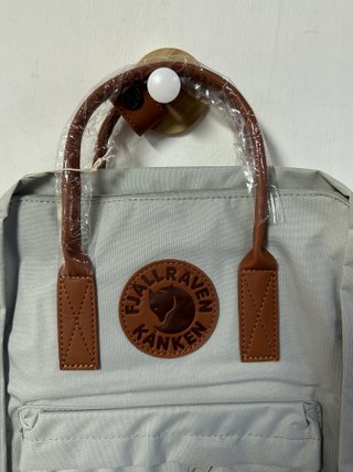 Mochila Fjallraven Kanken Gris y Marrón