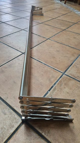 Tendedero extensible de pared metálico