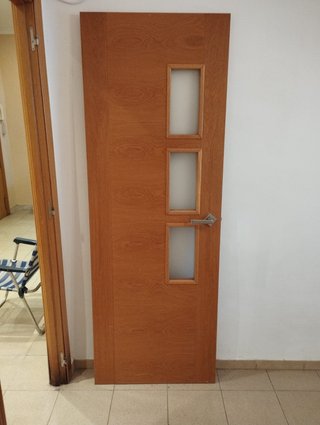 Puerta Mad Abatib 725mm Cristal + manilla completa