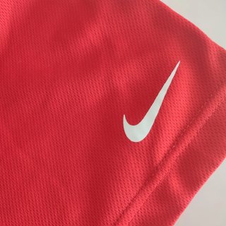 Pantalón deportivo Nike rojo y blanco