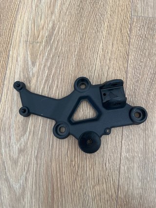 Soporte Estribera Derecha Royal Enfield Guerrilla