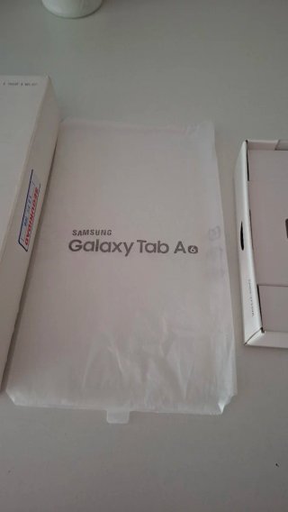 Tablet A6 Negra Como Nueva  con cable USB.
