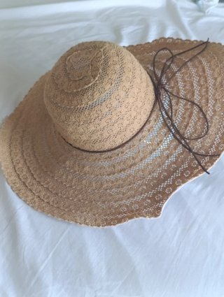 Sombrero de playa de rafia