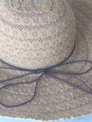 Sombrero de playa de rafia