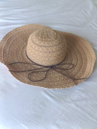 Sombrero de playa de rafia