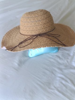 Sombrero de playa de rafia