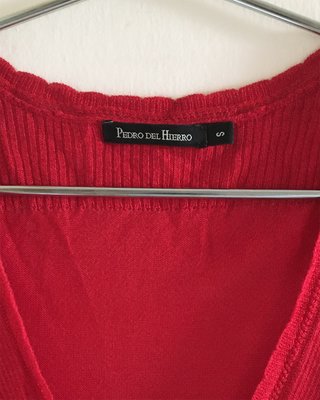 Top de punto rojo de Pedro del Hierro, S