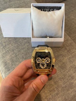 Reloj Guess Dorado y Negro