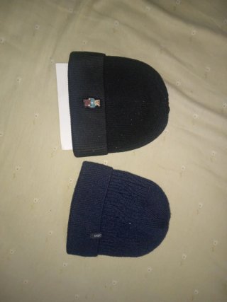 Gorras Negras y Azules