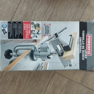 Tornillo de banco Powerfix universal