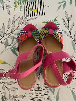 Sandalias cuña verano multicolor y rosa