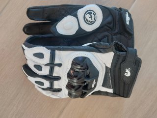 Guantes de Moto Deportivos Negros y Blancos
