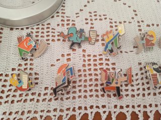 Pins Libropolitano Javier Mariscal colección compl