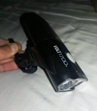 Luz Foco Cateye Volt 1700 Lúmenes Bicicleta