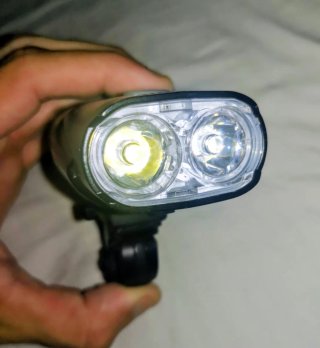 Luz Foco Cateye Volt 1700 Lúmenes Bicicleta