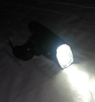 Luz Foco Cateye Volt 1700 Lúmenes Bicicleta