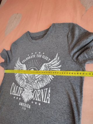 Camiseta gris con águila California