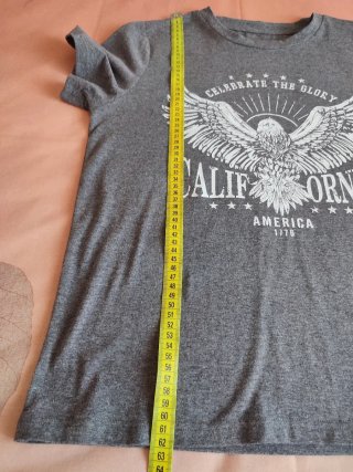 Camiseta gris con águila California