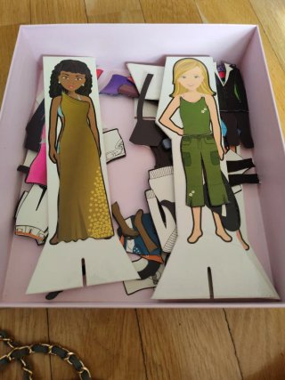 Juego de muñecas magnéticas con ropa
