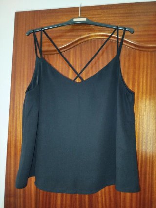 Blusa negra tirantes cruzados