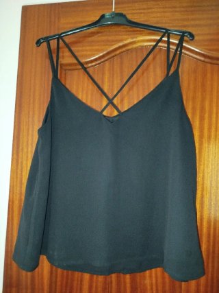 Blusa negra tirantes cruzados