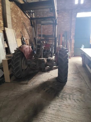 Tractor Ebro con pala