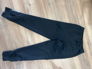 Pantalones Nike negros con logo