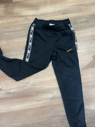 Pantalones Nike negros con logo