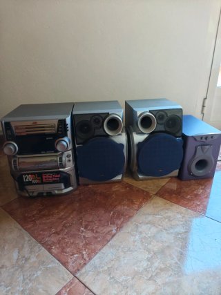 Equipo de música JVC Plata y Morado