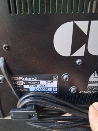 Amplificador Guitarra Roland Cube 20X