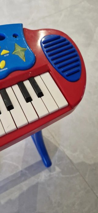 Piano infantil con soporte
