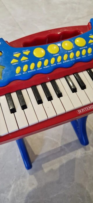 Piano infantil con soporte