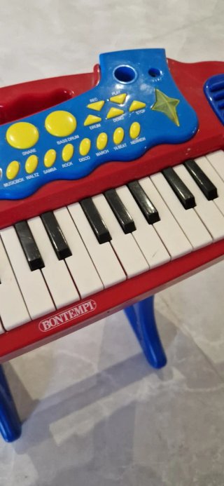 Piano infantil con soporte