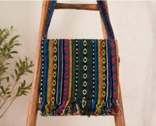 Bolso étnico bordado multicolor tonos azules