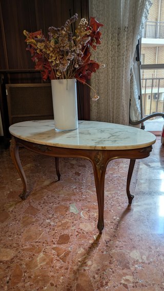 Mesita centro estilo Luis XV mármol y madera